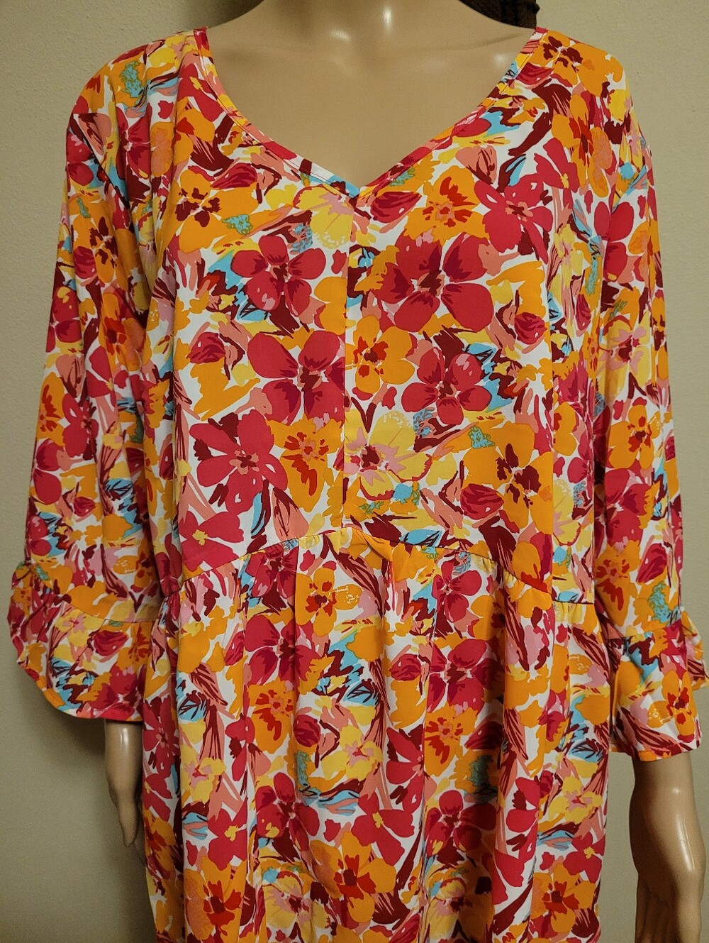Size 3X Floral Print Ruffle 3/4 Sleeve Babydoll Style Blouse. - Picture 2 of 7